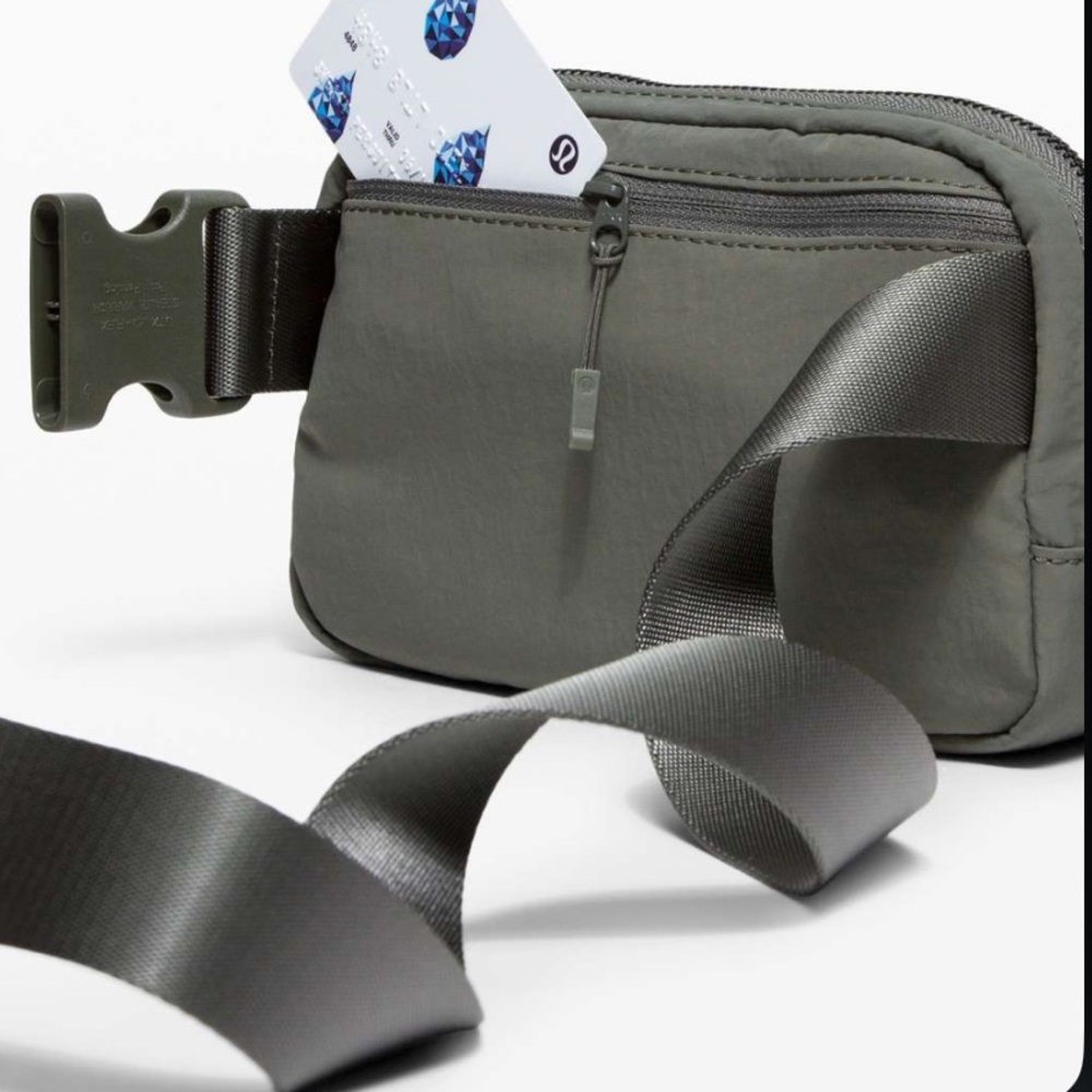 FINAL PRICE ❤️‍🔥 LULULEMON EVERYWHERE BELT BAG GREY SAGE NWT 1L SOLD OUT - Picture 4 of 7